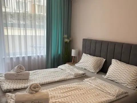 Двойно легло с приготвени хавлии