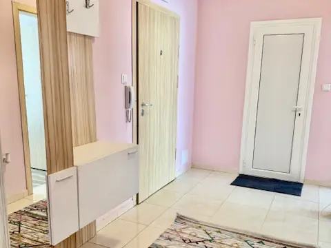Антре с огледало и закачалка